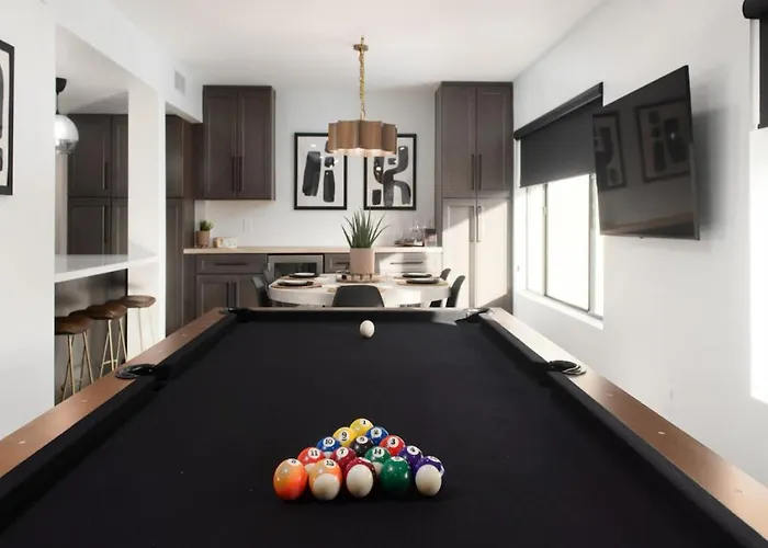 4bedroom 3bath With Billiards, Ping-pong, Heated Pool, Hot Tub, Fire Pit & Holiday home