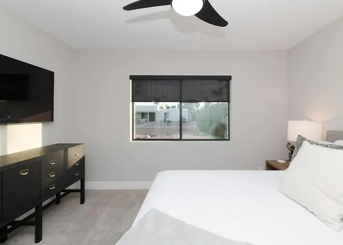 Holiday home 4bedroom 3bath With Billiards, Ping-pong, Heated Pool, Hot Tub, Fire Pit & Scottsdale
