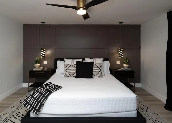 Holiday home 4bedroom 3bath With Billiards, Ping-pong, Heated Pool, Hot Tub, Fire Pit & *
