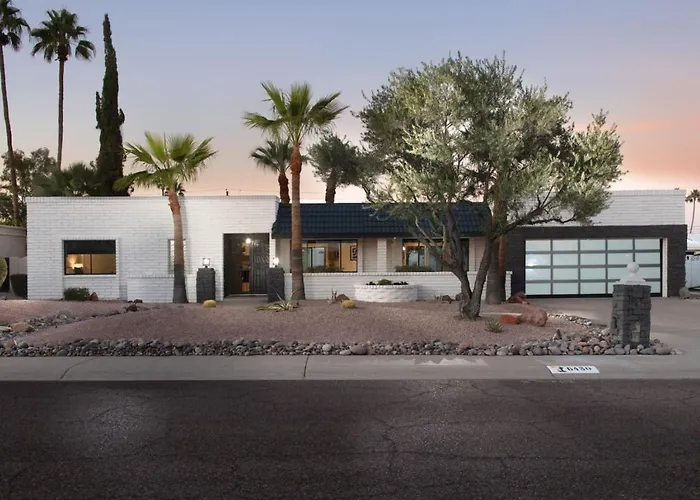 Holiday home 4bedroom 3bath With Billiards, Ping-pong, Heated Pool, Hot Tub, Fire Pit & Scottsdale